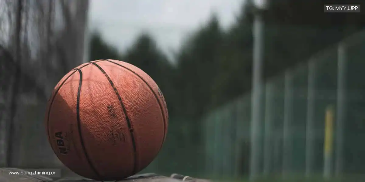 周边好物，粉丝专属！👕🎁 从球衣到纪念章，把热爱穿在身上！